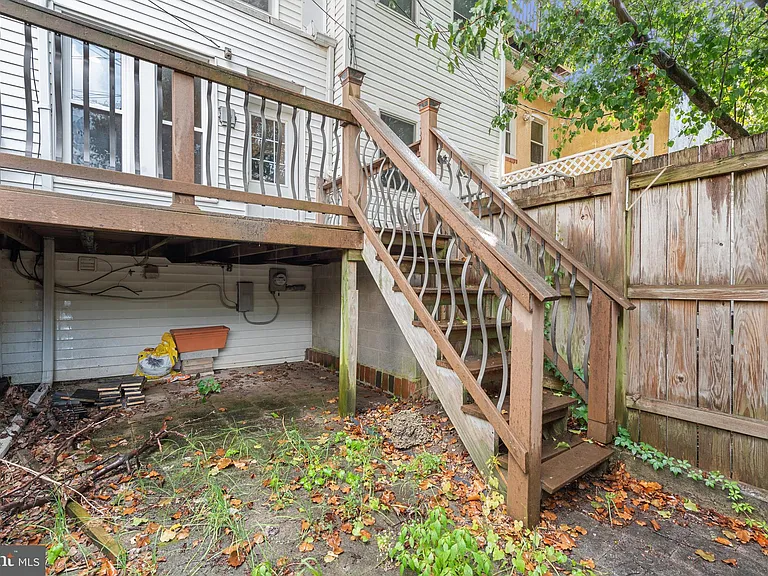 130 E Randall St — Photo 39