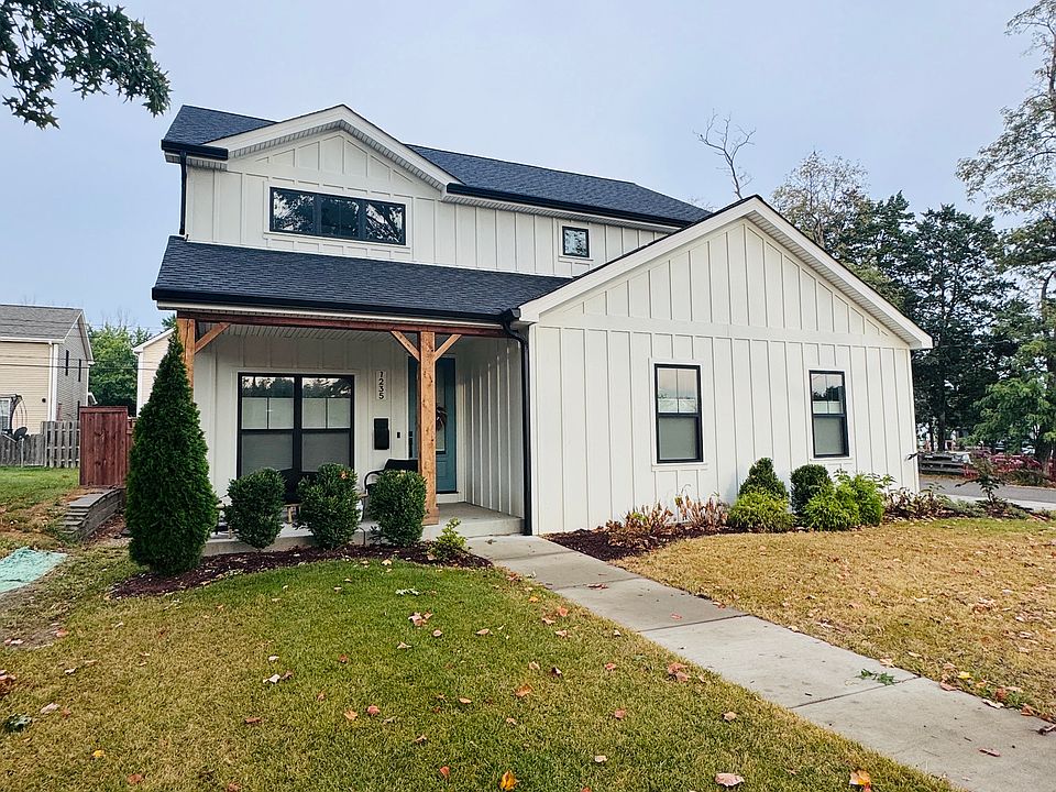 Front of 1235 Folger Ave in Kirkwood, MO