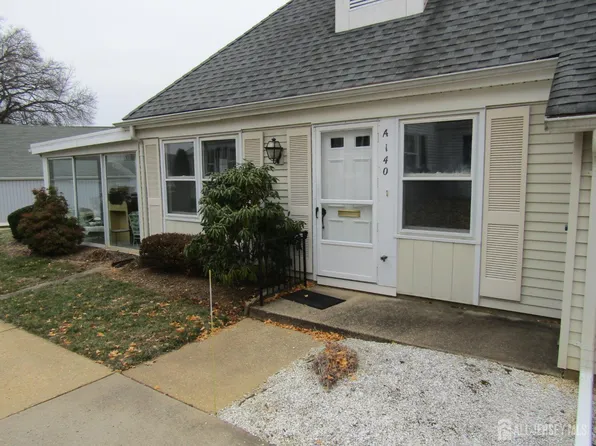 140 Plymouth Ln #A, Monroe Township, NJ 08831