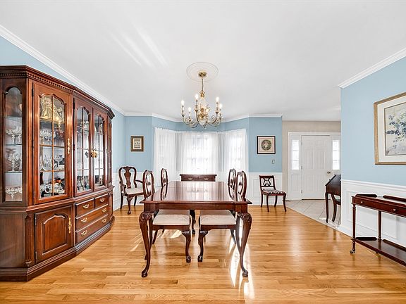 3rd image of 158 Forest St