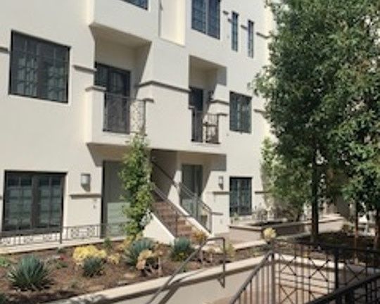 5th image of 288 S Oakland Ave Unit 206
