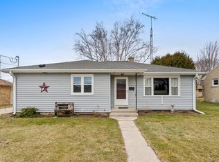 1318 S 24th St, Manitowoc, WI 54220