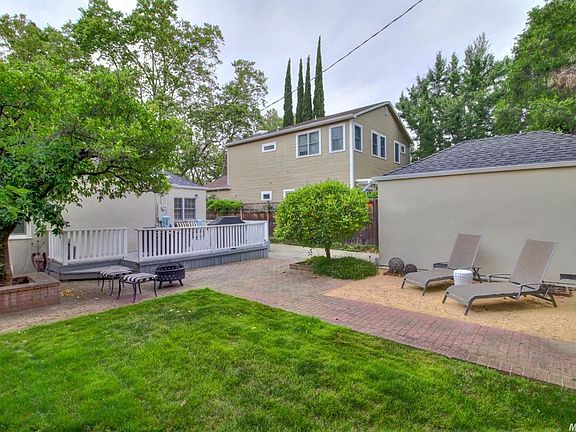 5th image of 1115 42nd St