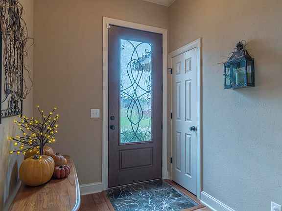 4th image of 559 White Oak Ln