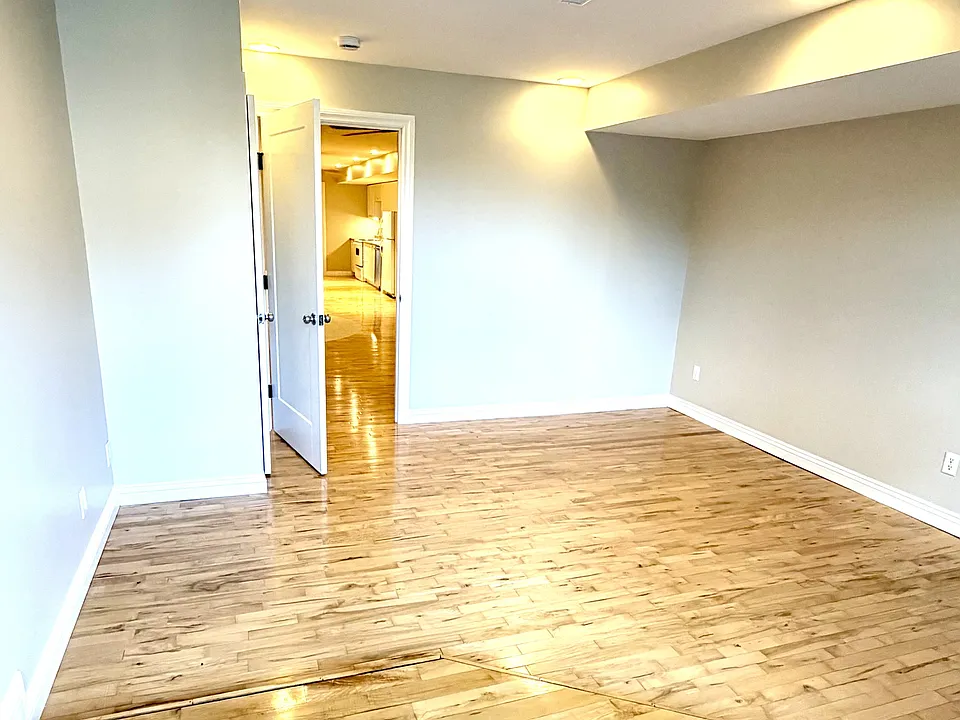 64 Mill St