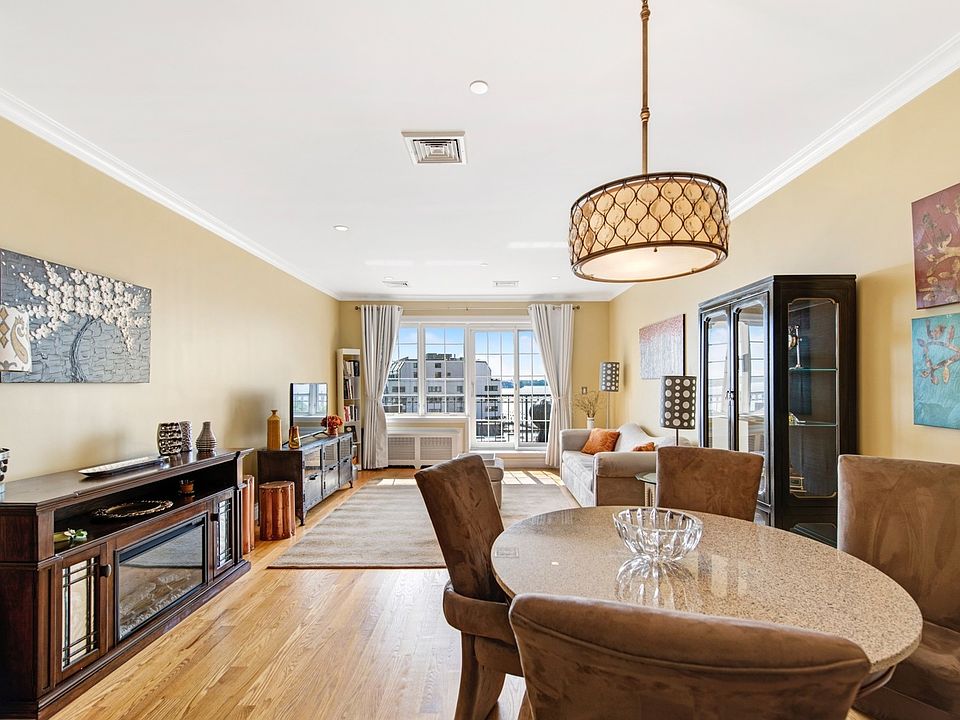 1st image of 155 Bay St APT 5C