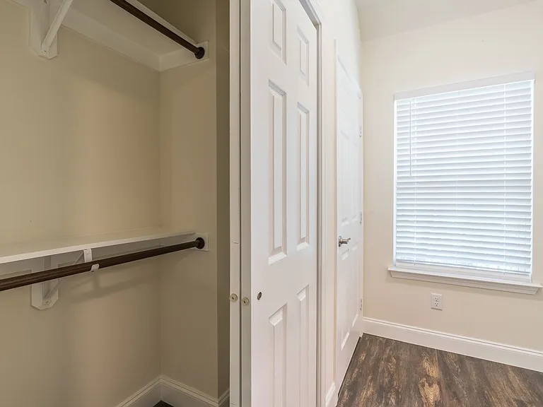 2407 Bois D Arc St — Photo 9