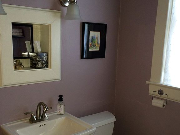 Half bath/Laundry room