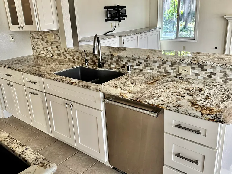 Double-basin granite composite sink with ample space