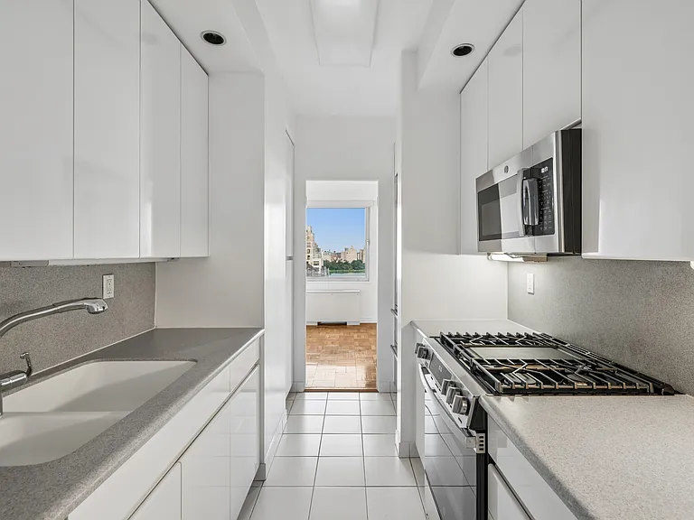 45 E 89th St #18D — Photo 9