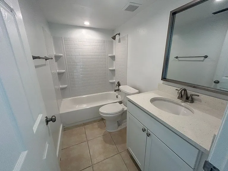 4708 SE 5th Pl — Photo 6