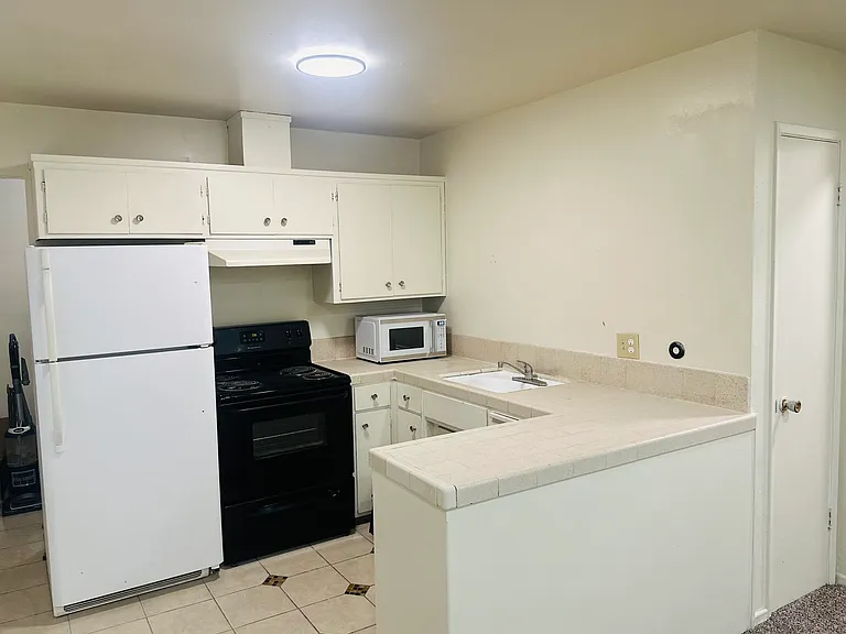 1707 W Swain Rd #10 — Photo 13