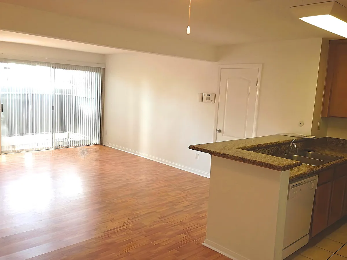 Building Photo - 3454 Castle Glen Dr #126