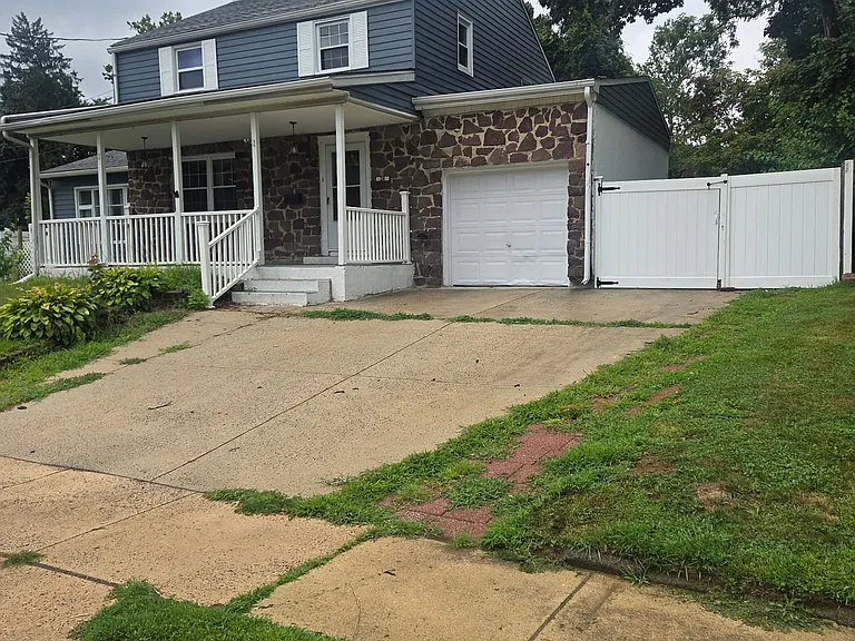 73 Rose Ln — Photo 1