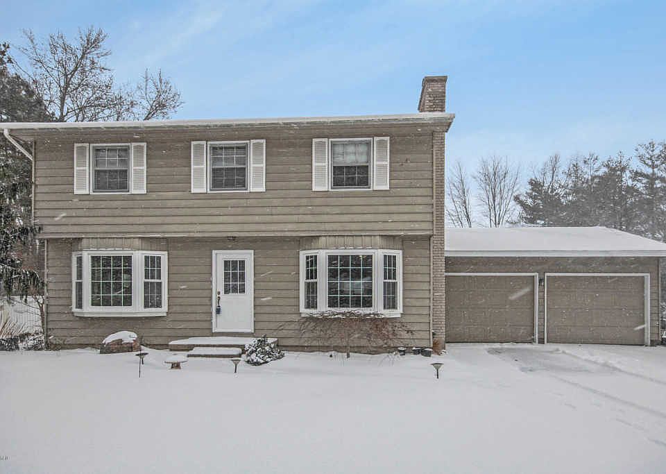 1st image of 2470 Saratoga Dr NE