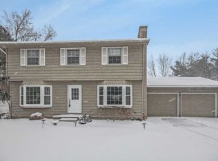2470 Saratoga Dr NE, Grand Rapids, MI 49525