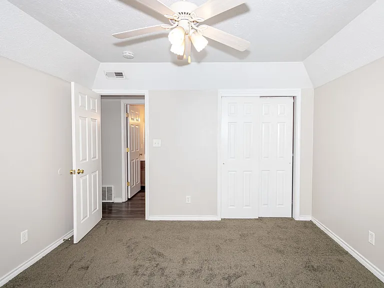 Parkview Apartments — Photo 10