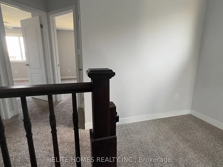 1942 Foxridge Cres — Photo 13