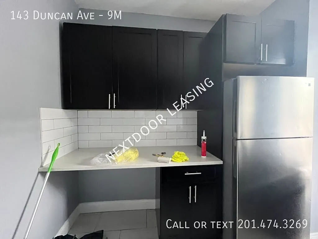 143 Duncan Ave — Photo 2