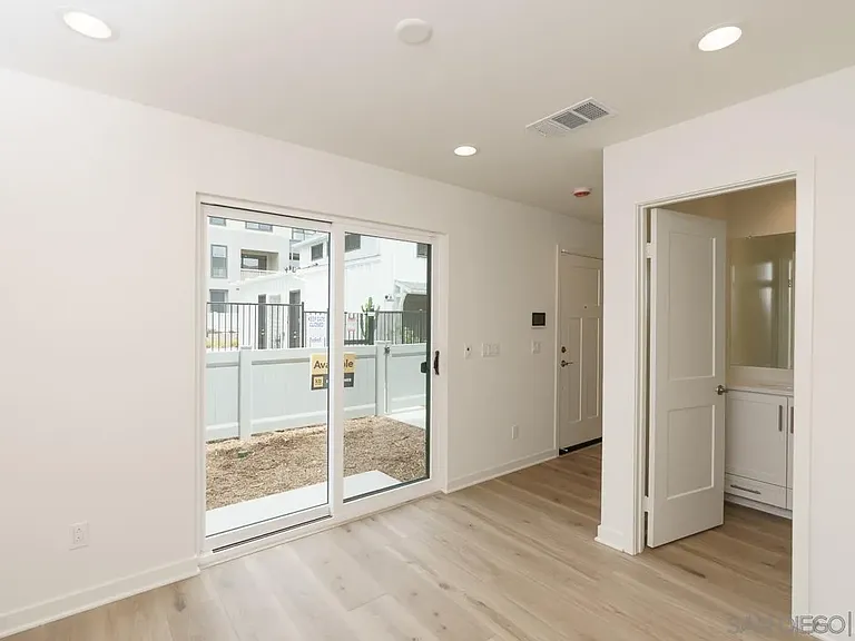 2564 Delphinium Ln — Photo 31