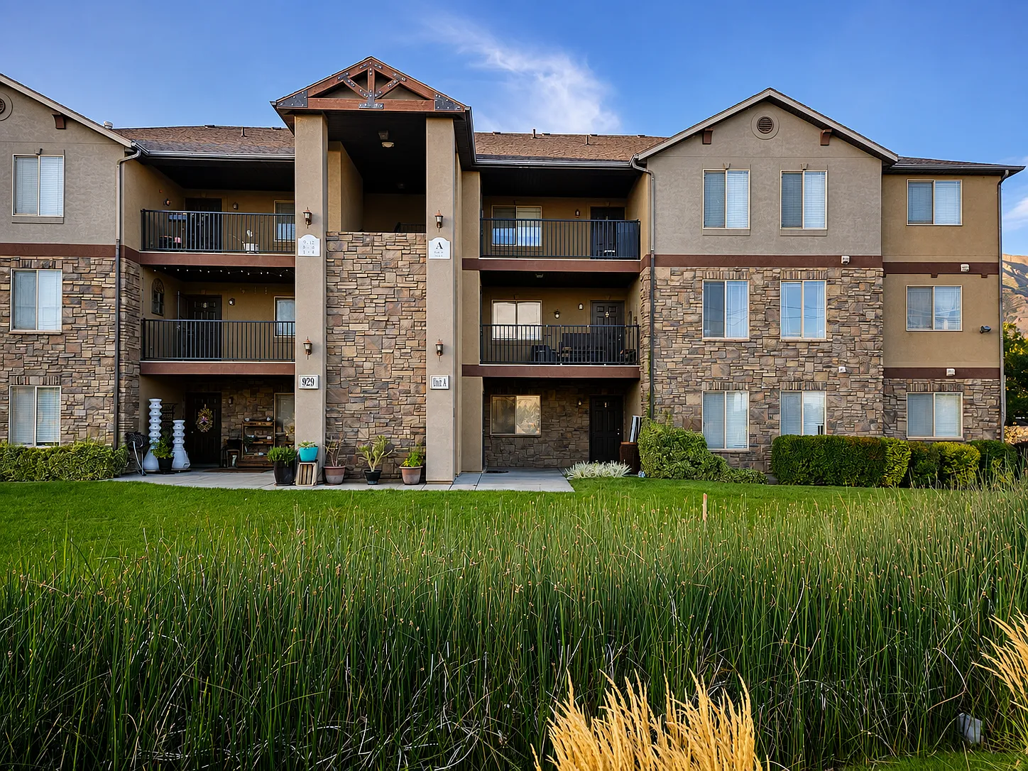 3 bed, 2.0 bath, 1201 sqft, $1,850 — Photo 1