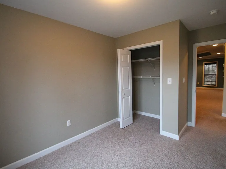 1830 Country Manor Ln — Photo 36