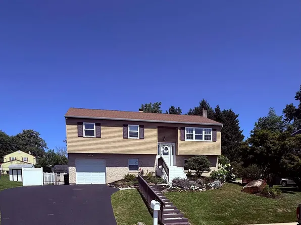 2 Cathy Ln, Aston, PA 19014