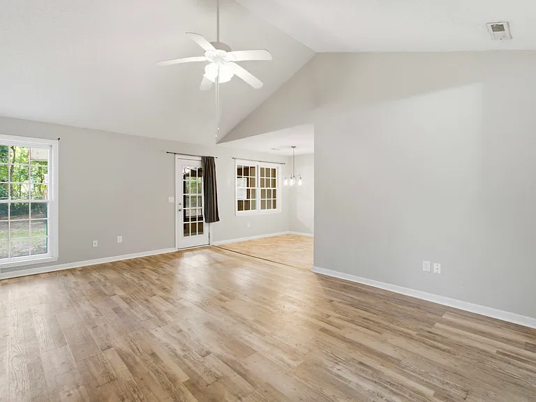 1860 Piper Dr — Photo 6