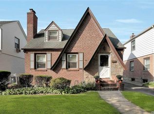 75-42 194th St, Fresh Meadows, NY 11366
