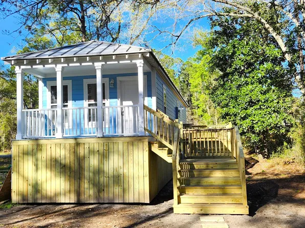 1208 Pine St, Ocean Springs, MS 39564