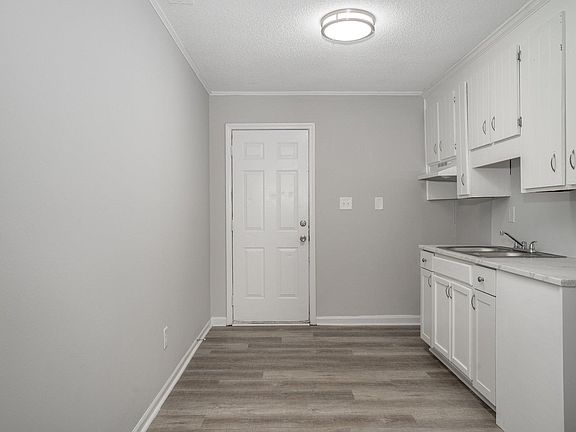 5th image of 420-424 S Vyne St