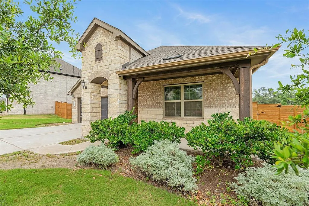 4 bed, 2.0 bath, 1988 sqft, $2,350 — Photo 1