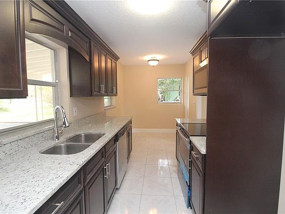 3rd image of 821 Alfred Dr