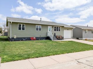 807 W 14th St, Mccook, NE 69001