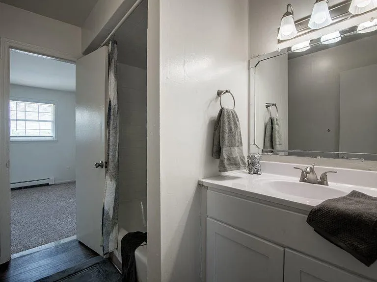 Vineland Village Apartment Homes — Photo 11