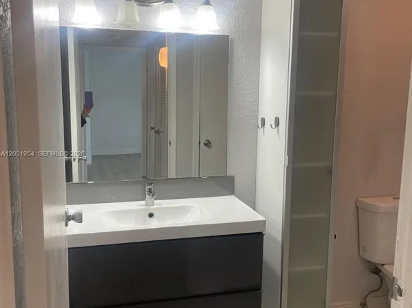 927 Riverside Dr, Pompano Beach, FL