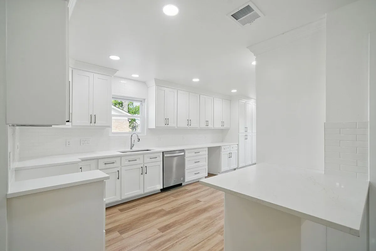 Building Photo - 9711 Derrik Dr