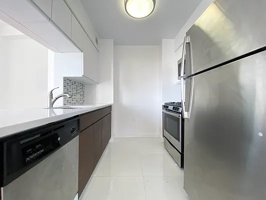 Rented by Kahen Properties | media 8