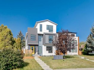 27 E Hendon Pl NW, Calgary, AB T2K 2A2
