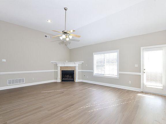 5th image of 4485 Nicholas Ln