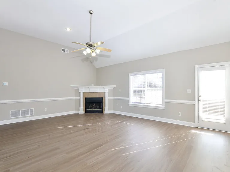 4485 Nicholas Ln — Photo 5