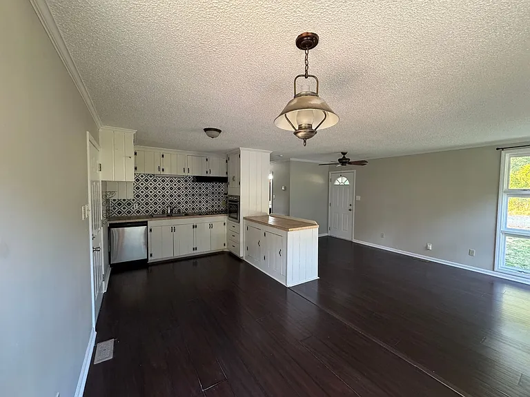 124 Roxie Ln — Photo 5