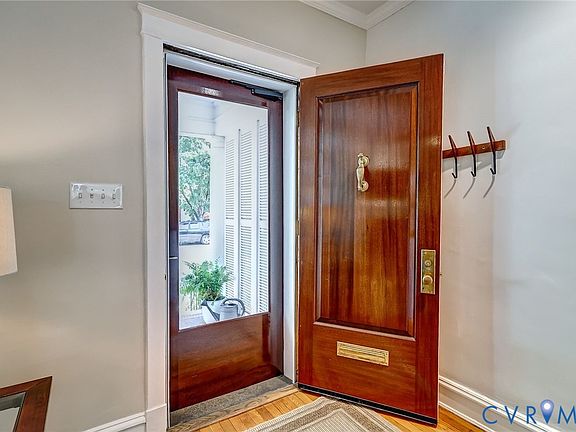 4th image of 2407 Stuart Ave