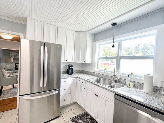3rd image of 686 Ada St