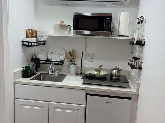 4th image of 3402 E Kleindale Rd #2