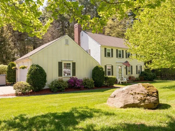 38 Carter Rd, Lynnfield, MA 01940