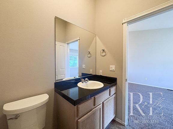 5th image of 304 N Wycoff Ave Unit 4