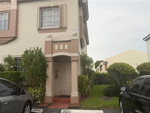 8340 NW 10th St Photo 1