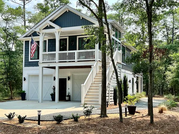 121 Oceangreens Ln, Caswell Beach, NC 28465