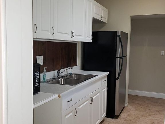3rd image of 7590 Knoll Dr